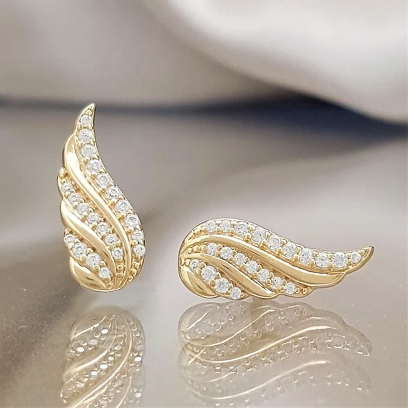 Women's Elegant Sparkling Cubic Zirconia Stud Earrings
